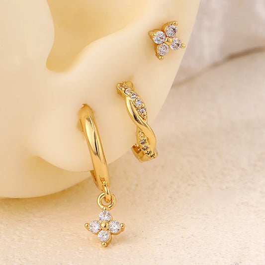 Conjunto de 3 brincos de argola com pingente de flor