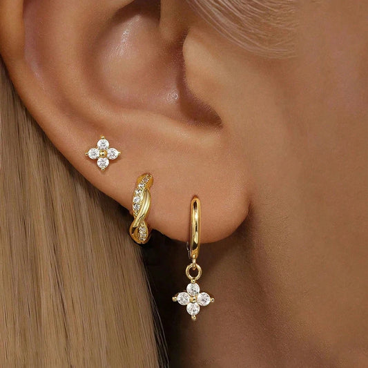 Conjunto de 3 brincos de argola com pingente de flor